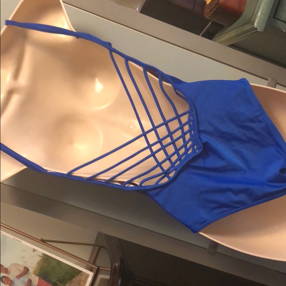 One piece bathing suit - Picture 4 of 6